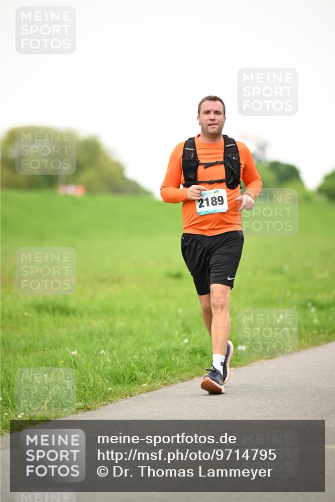 10.05.2026 - 8. Wedeler Halbmarathon Dr. Thomas Lammeyer http://msf.ph/oto/9714795 10.05.2026 12:23:32 Laufen 2189 meine-sportfotos.de