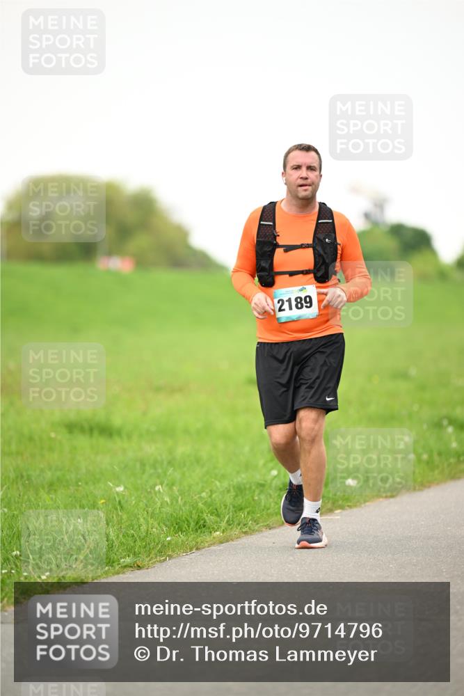 10.05.2026 - 8. Wedeler Halbmarathon Dr. Thomas Lammeyer http://msf.ph/oto/9714796 10.05.2026 12:23:32 Laufen 2189 meine-sportfotos.de