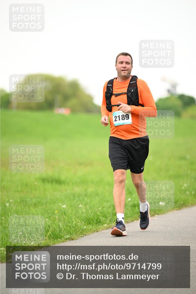 10.05.2026 - 8. Wedeler Halbmarathon Dr. Thomas Lammeyer http://msf.ph/oto/9714799 10.05.2026 12:23:32 Laufen 2189 meine-sportfotos.de