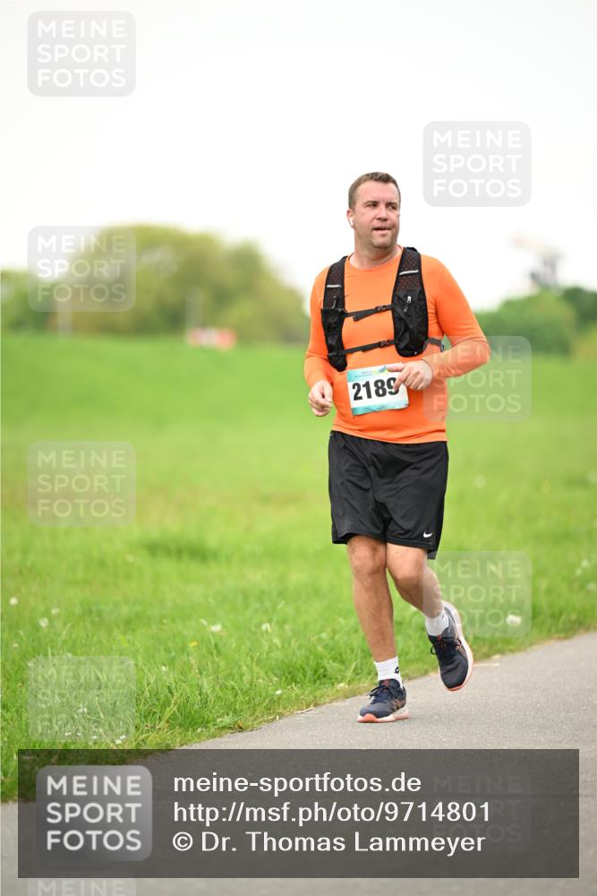 10.05.2026 - 8. Wedeler Halbmarathon Dr. Thomas Lammeyer http://msf.ph/oto/9714801 10.05.2026 12:23:33 Laufen 2189 meine-sportfotos.de