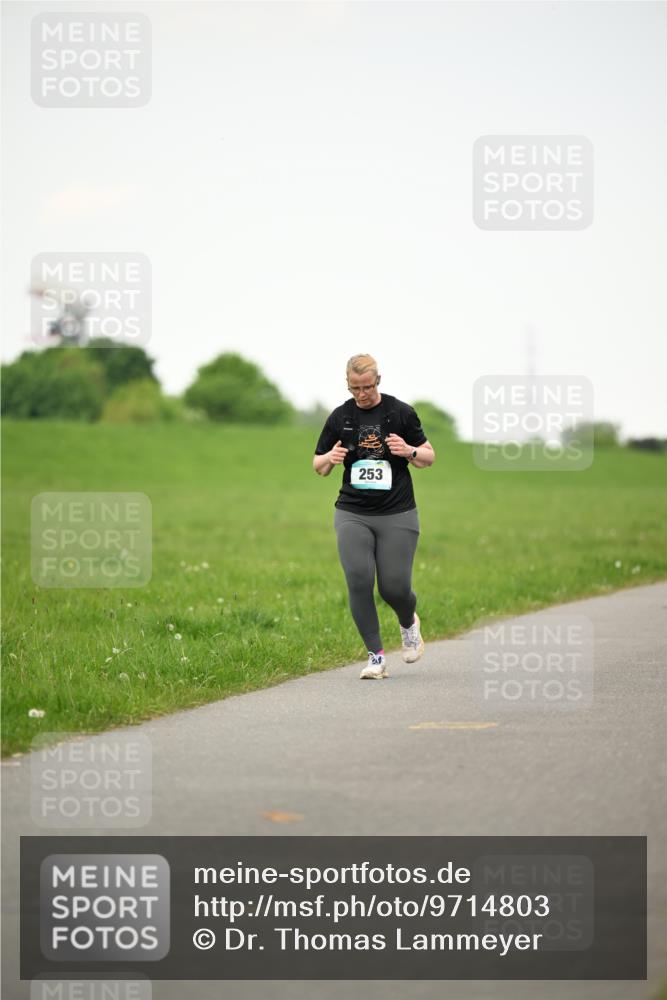 10.05.2026 - 8. Wedeler Halbmarathon Dr. Thomas Lammeyer http://msf.ph/oto/9714803 10.05.2026 12:23:59 Laufen 253 meine-sportfotos.de