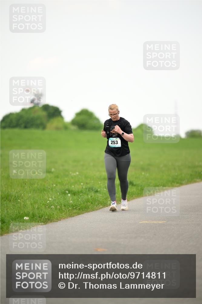 10.05.2026 - 8. Wedeler Halbmarathon Dr. Thomas Lammeyer http://msf.ph/oto/9714811 10.05.2026 12:23:59 Laufen 253 meine-sportfotos.de