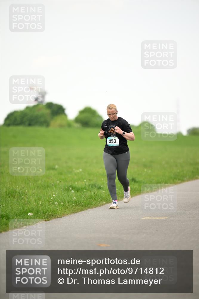 10.05.2026 - 8. Wedeler Halbmarathon Dr. Thomas Lammeyer http://msf.ph/oto/9714812 10.05.2026 12:23:59 Laufen 253 meine-sportfotos.de