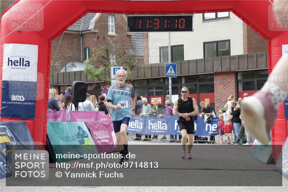 10.05.2026 - 8. Wedeler Halbmarathon Yannick Fuchs http://msf.ph/oto/9714813 10.05.2026 11:31:08 Ziel 433, 852, 910, 981, 2154 meine-sportfotos.de