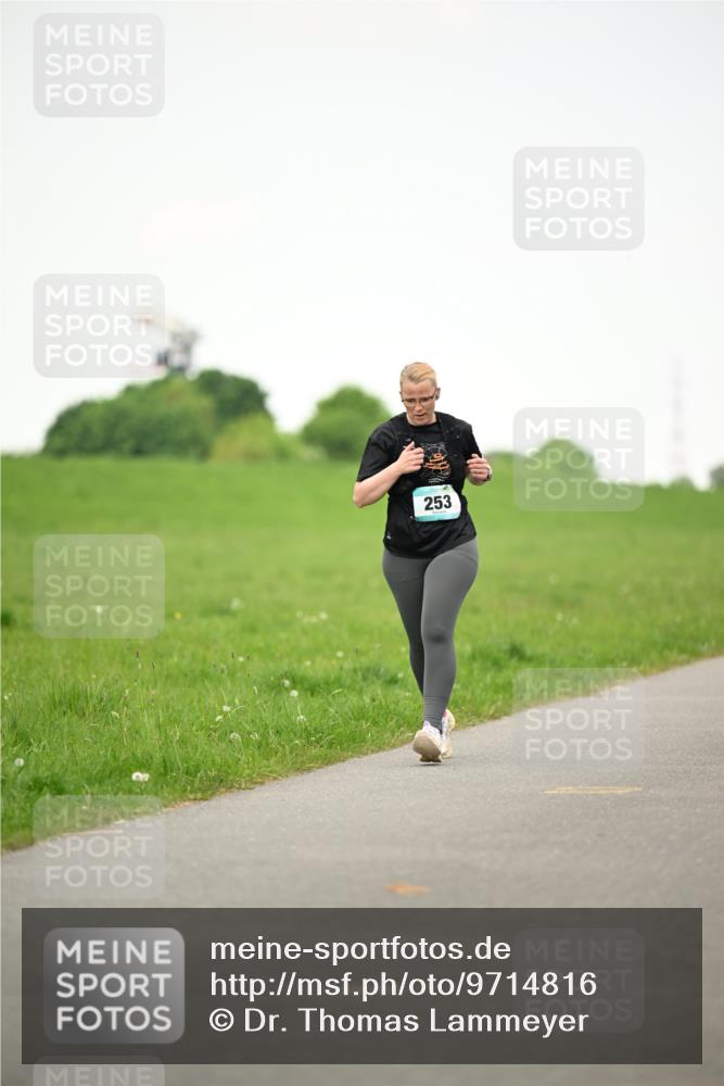 10.05.2026 - 8. Wedeler Halbmarathon Dr. Thomas Lammeyer http://msf.ph/oto/9714816 10.05.2026 12:24:00 Laufen 253 meine-sportfotos.de