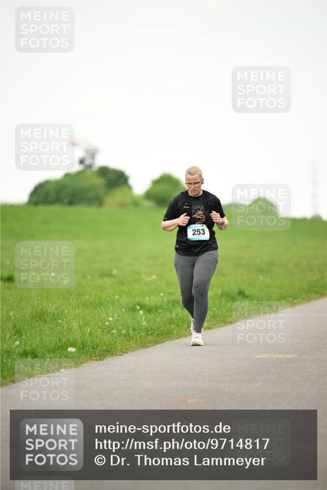 10.05.2026 - 8. Wedeler Halbmarathon Dr. Thomas Lammeyer http://msf.ph/oto/9714817 10.05.2026 12:24:00 Laufen 253 meine-sportfotos.de