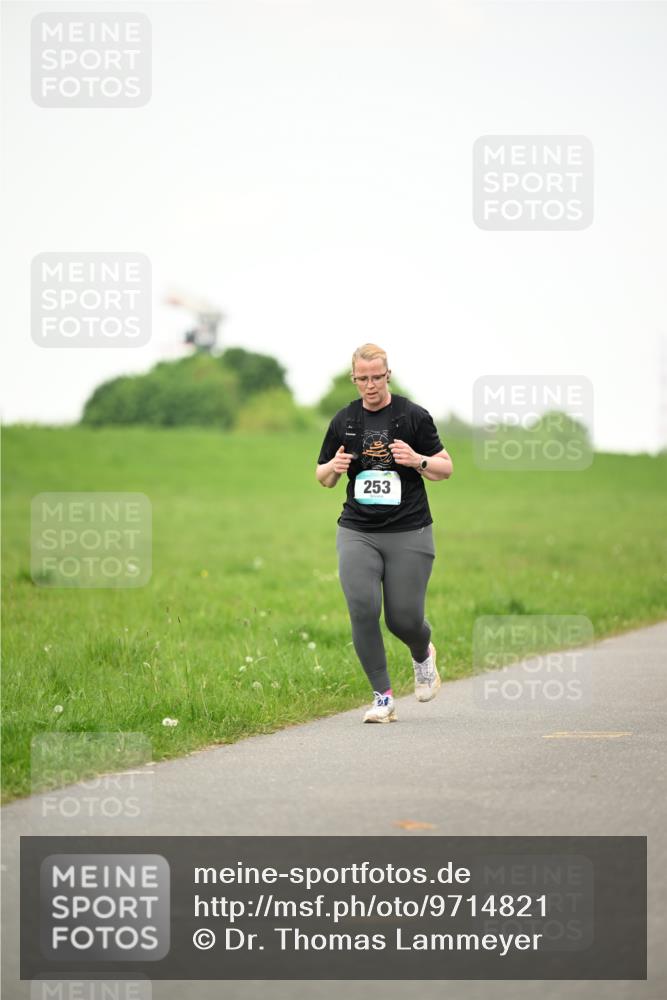 10.05.2026 - 8. Wedeler Halbmarathon Dr. Thomas Lammeyer http://msf.ph/oto/9714821 10.05.2026 12:24:00 Laufen 253 meine-sportfotos.de