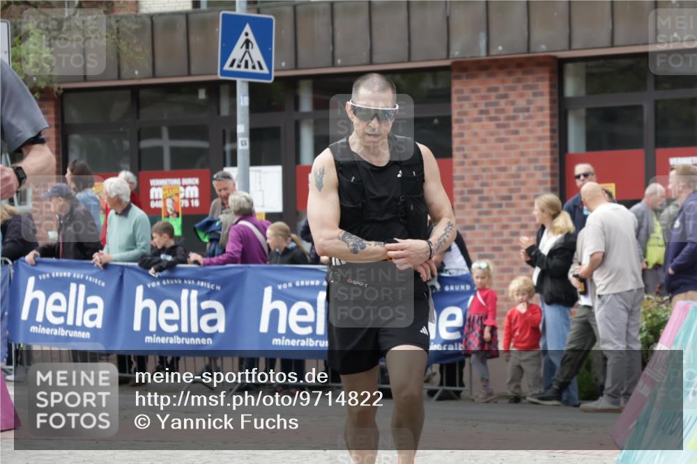 10.05.2026 - 8. Wedeler Halbmarathon Yannick Fuchs http://msf.ph/oto/9714822 10.05.2026 11:31:09 Ziel 852, 910, 981, 2154 meine-sportfotos.de