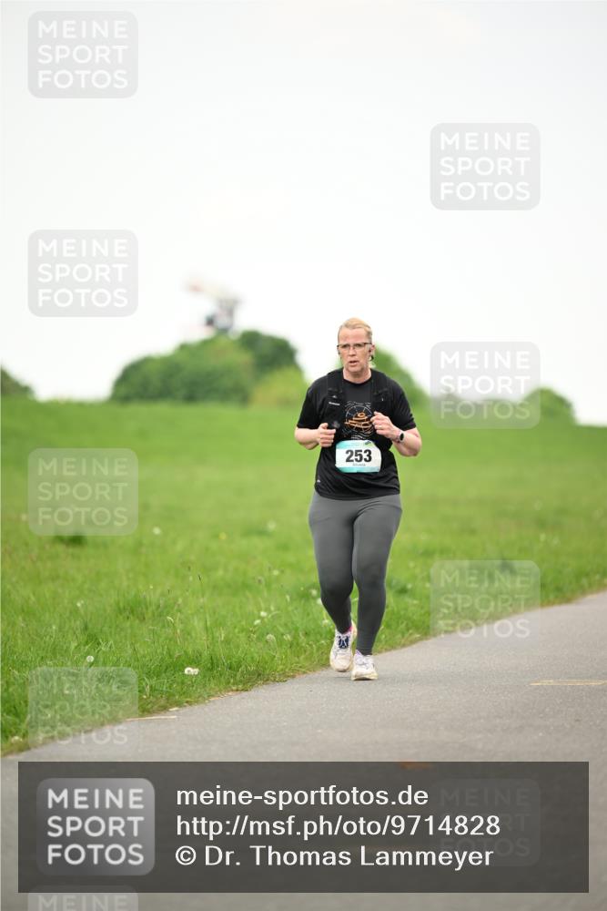 10.05.2026 - 8. Wedeler Halbmarathon Dr. Thomas Lammeyer http://msf.ph/oto/9714828 10.05.2026 12:24:01 Laufen 253 meine-sportfotos.de