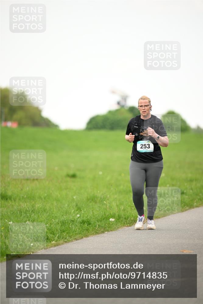 10.05.2026 - 8. Wedeler Halbmarathon Dr. Thomas Lammeyer http://msf.ph/oto/9714835 10.05.2026 12:24:01 Laufen 253 meine-sportfotos.de