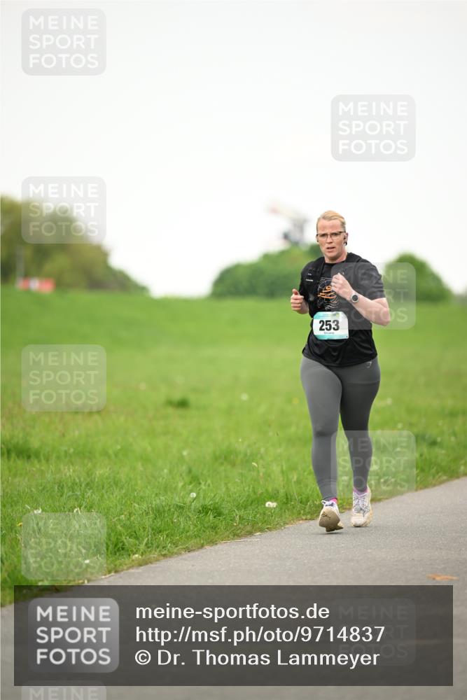 10.05.2026 - 8. Wedeler Halbmarathon Dr. Thomas Lammeyer http://msf.ph/oto/9714837 10.05.2026 12:24:02 Laufen 253 meine-sportfotos.de