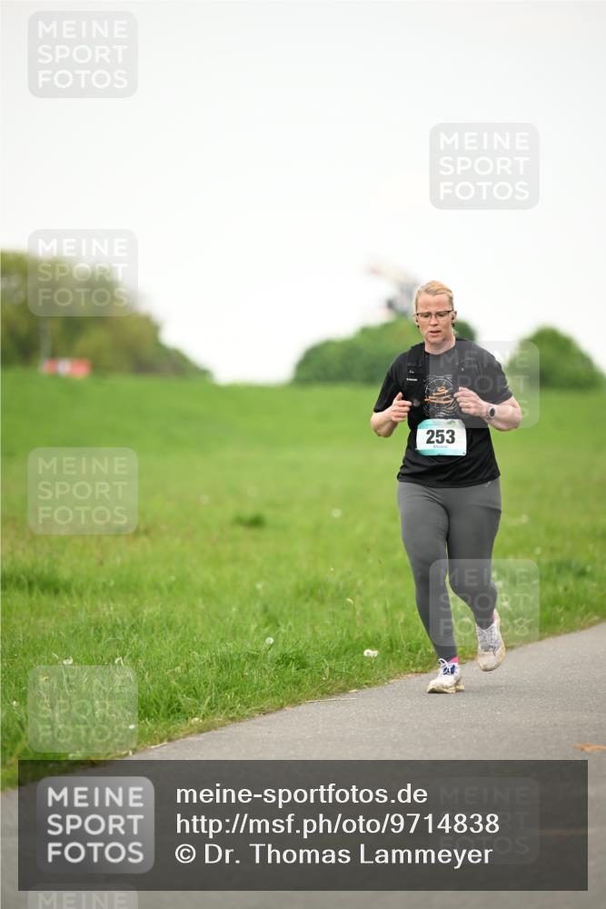 10.05.2026 - 8. Wedeler Halbmarathon Dr. Thomas Lammeyer http://msf.ph/oto/9714838 10.05.2026 12:24:02 Laufen 253 meine-sportfotos.de