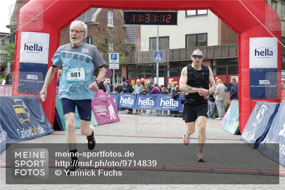 10.05.2026 - 8. Wedeler Halbmarathon Yannick Fuchs http://msf.ph/oto/9714839 10.05.2026 11:31:10 Ziel 277, 852, 910, 981 meine-sportfotos.de