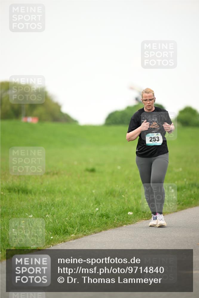 10.05.2026 - 8. Wedeler Halbmarathon Dr. Thomas Lammeyer http://msf.ph/oto/9714840 10.05.2026 12:24:02 Laufen 253 meine-sportfotos.de