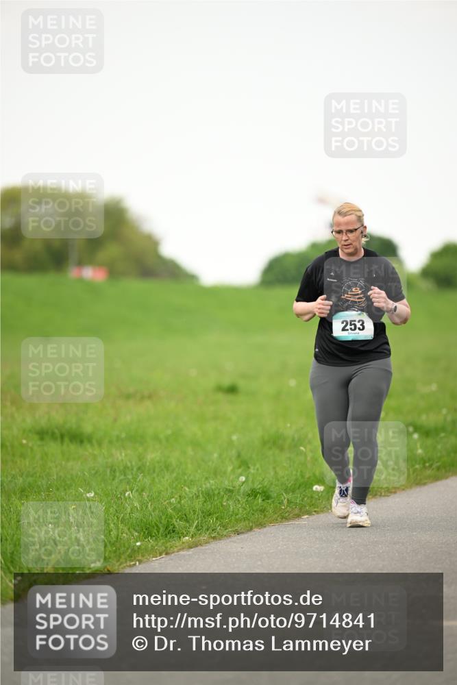 10.05.2026 - 8. Wedeler Halbmarathon Dr. Thomas Lammeyer http://msf.ph/oto/9714841 10.05.2026 12:24:02 Laufen 253 meine-sportfotos.de