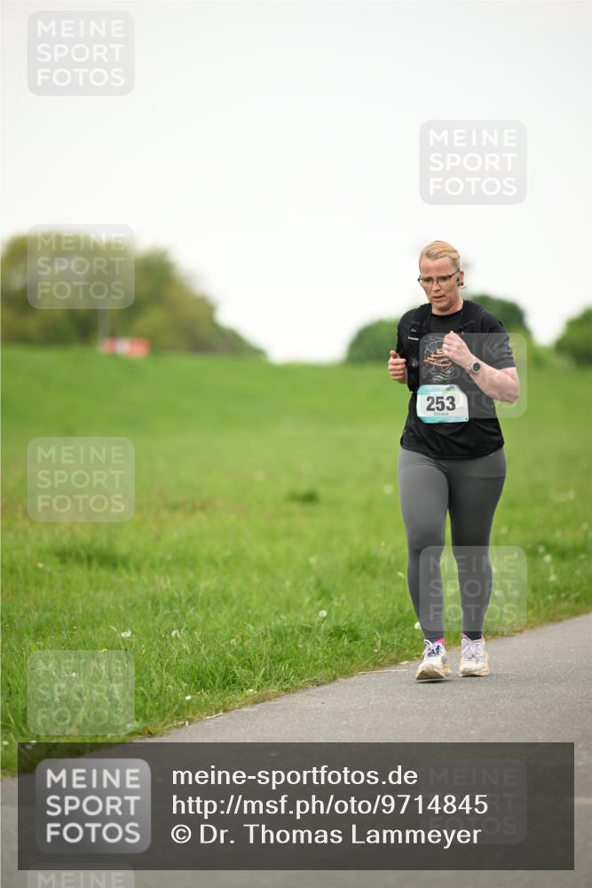 10.05.2026 - 8. Wedeler Halbmarathon Dr. Thomas Lammeyer http://msf.ph/oto/9714845 10.05.2026 12:24:02 Laufen 253 meine-sportfotos.de