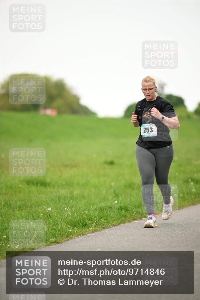 10.05.2026 - 8. Wedeler Halbmarathon Dr. Thomas Lammeyer http://msf.ph/oto/9714846 10.05.2026 12:24:02 Laufen 253 meine-sportfotos.de