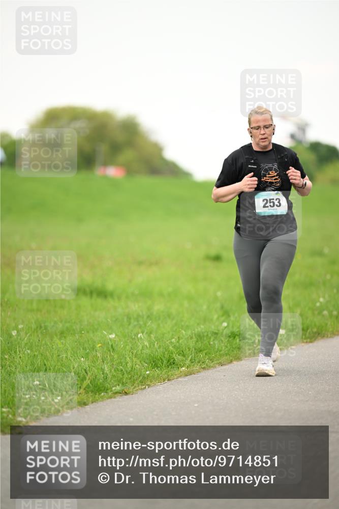 10.05.2026 - 8. Wedeler Halbmarathon Dr. Thomas Lammeyer http://msf.ph/oto/9714851 10.05.2026 12:24:03 Laufen 253 meine-sportfotos.de