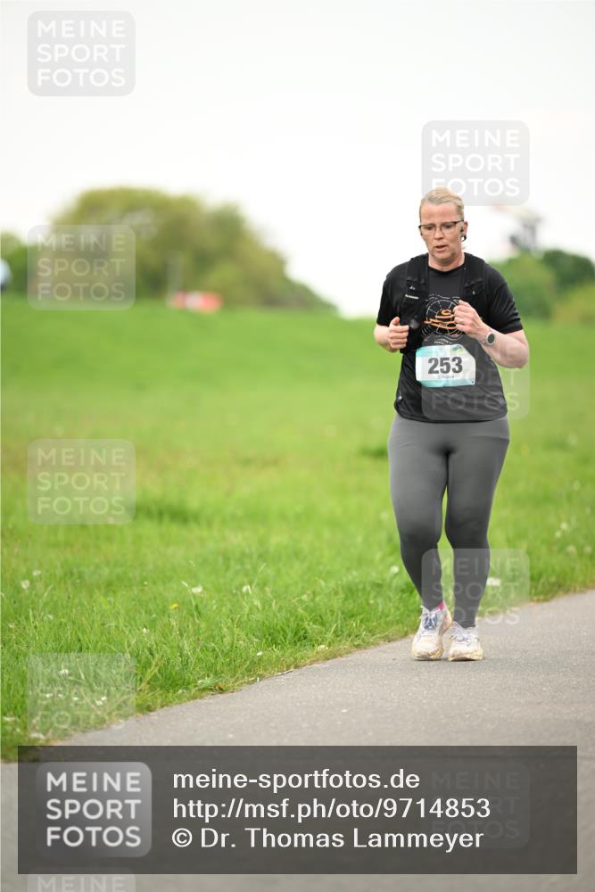 10.05.2026 - 8. Wedeler Halbmarathon Dr. Thomas Lammeyer http://msf.ph/oto/9714853 10.05.2026 12:24:03 Laufen 253 meine-sportfotos.de