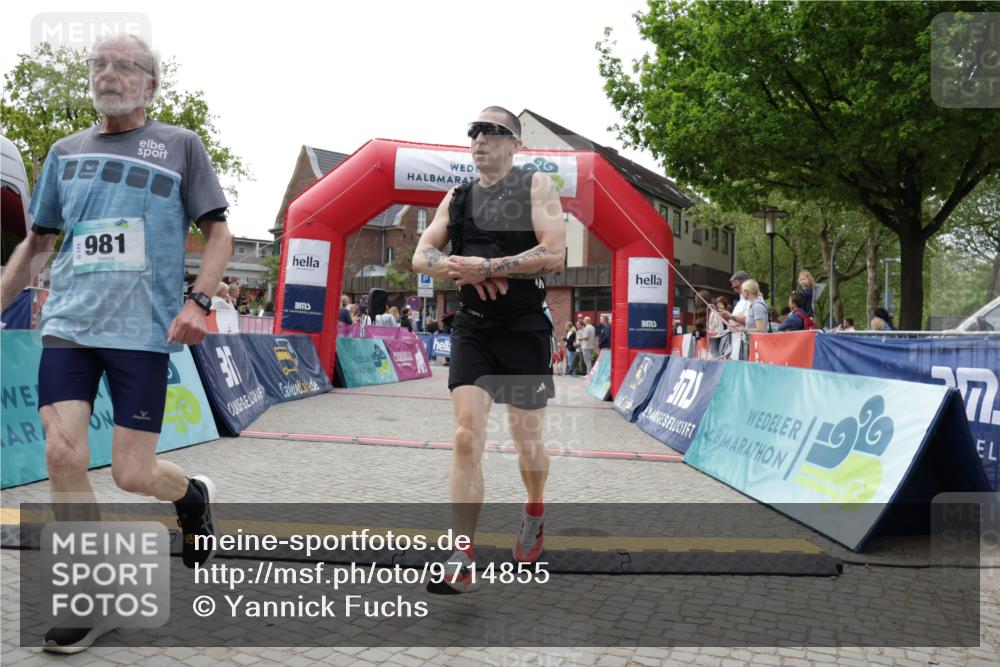 10.05.2026 - 8. Wedeler Halbmarathon Yannick Fuchs http://msf.ph/oto/9714855 10.05.2026 11:31:12 Ziel 277, 852, 981 meine-sportfotos.de
