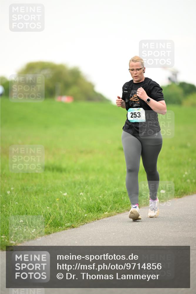 10.05.2026 - 8. Wedeler Halbmarathon Dr. Thomas Lammeyer http://msf.ph/oto/9714856 10.05.2026 12:24:03 Laufen 253 meine-sportfotos.de