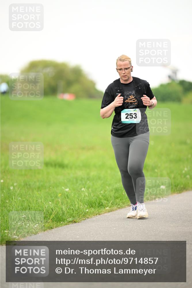 10.05.2026 - 8. Wedeler Halbmarathon Dr. Thomas Lammeyer http://msf.ph/oto/9714857 10.05.2026 12:24:03 Laufen 253 meine-sportfotos.de
