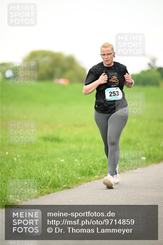 10.05.2026 - 8. Wedeler Halbmarathon Dr. Thomas Lammeyer http://msf.ph/oto/9714859 10.05.2026 12:24:03 Laufen 253 meine-sportfotos.de