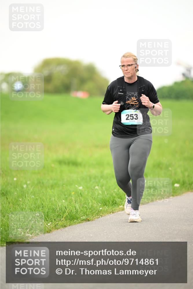 10.05.2026 - 8. Wedeler Halbmarathon Dr. Thomas Lammeyer http://msf.ph/oto/9714861 10.05.2026 12:24:04 Laufen 253 meine-sportfotos.de