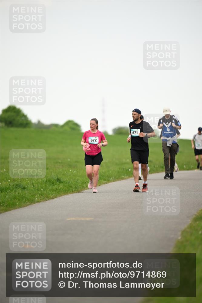 10.05.2026 - 8. Wedeler Halbmarathon Dr. Thomas Lammeyer http://msf.ph/oto/9714869 10.05.2026 12:24:08 Laufen 671, 672 meine-sportfotos.de