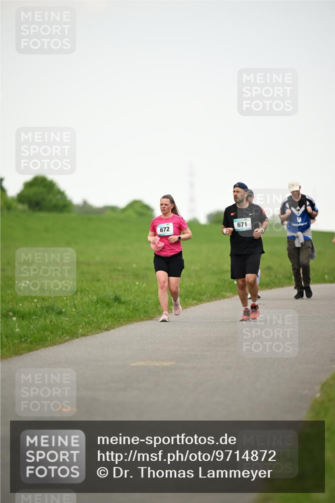 10.05.2026 - 8. Wedeler Halbmarathon Dr. Thomas Lammeyer http://msf.ph/oto/9714872 10.05.2026 12:24:08 Laufen 672, 671 meine-sportfotos.de