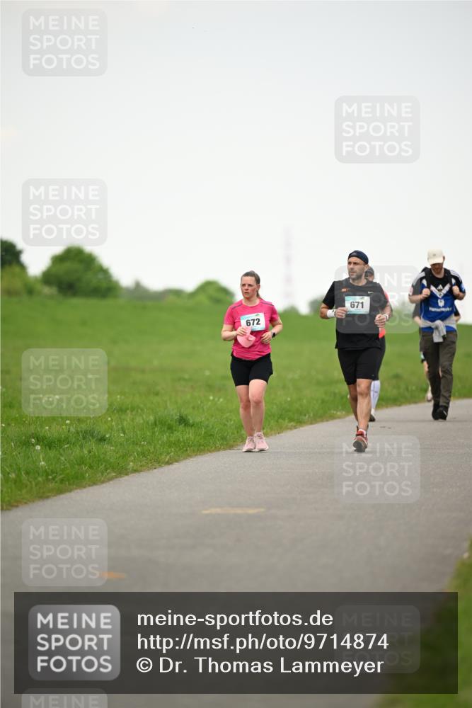 10.05.2026 - 8. Wedeler Halbmarathon Dr. Thomas Lammeyer http://msf.ph/oto/9714874 10.05.2026 12:24:08 Laufen 671, 672 meine-sportfotos.de