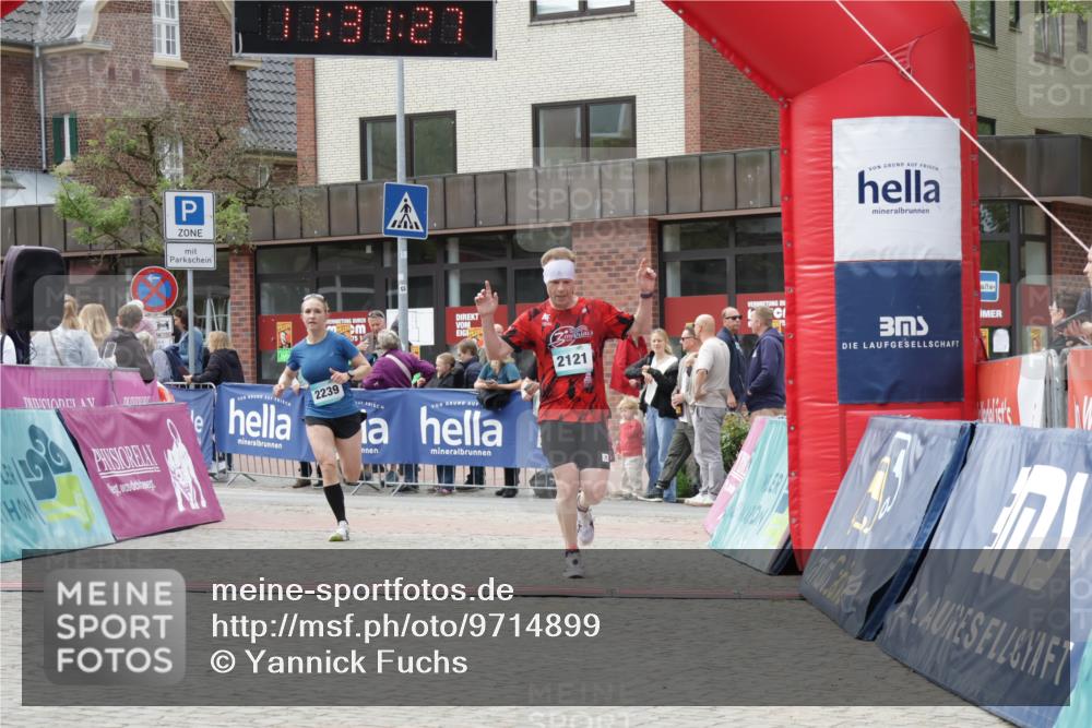 10.05.2026 - 8. Wedeler Halbmarathon Yannick Fuchs http://msf.ph/oto/9714899 10.05.2026 11:31:25 Ziel 2121, 2239 meine-sportfotos.de