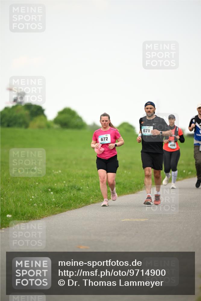 10.05.2026 - 8. Wedeler Halbmarathon Dr. Thomas Lammeyer http://msf.ph/oto/9714900 10.05.2026 12:24:10 Laufen 672, 671, 499 meine-sportfotos.de