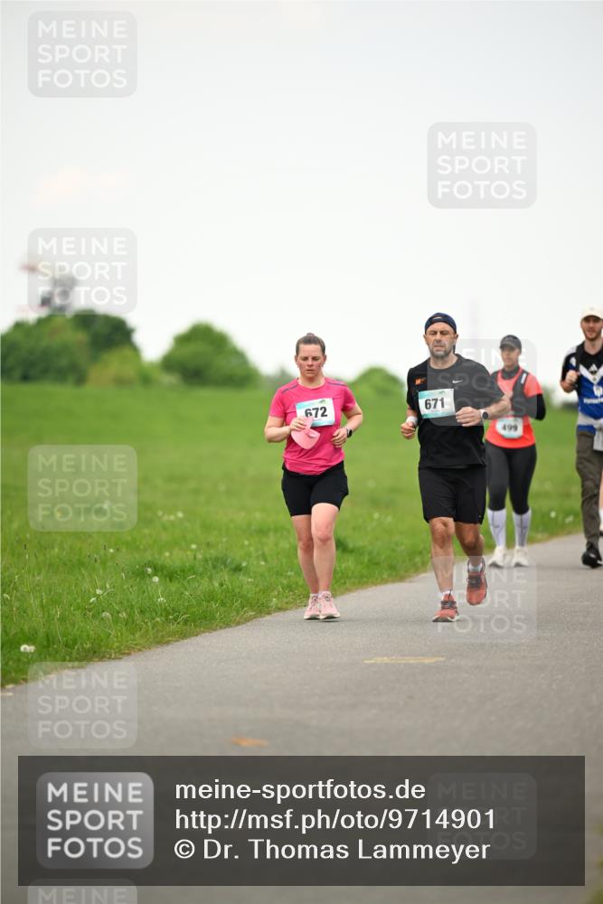 10.05.2026 - 8. Wedeler Halbmarathon Dr. Thomas Lammeyer http://msf.ph/oto/9714901 10.05.2026 12:24:11 Laufen 672, 671, 499 meine-sportfotos.de