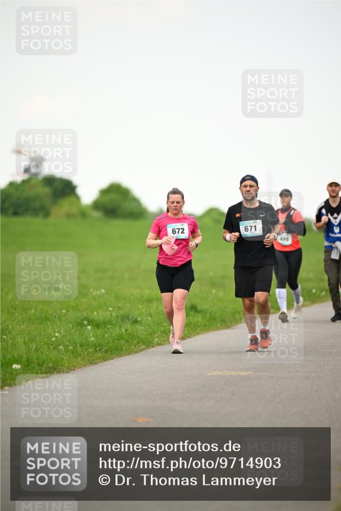 10.05.2026 - 8. Wedeler Halbmarathon Dr. Thomas Lammeyer http://msf.ph/oto/9714903 10.05.2026 12:24:11 Laufen 672, 671, 499 meine-sportfotos.de