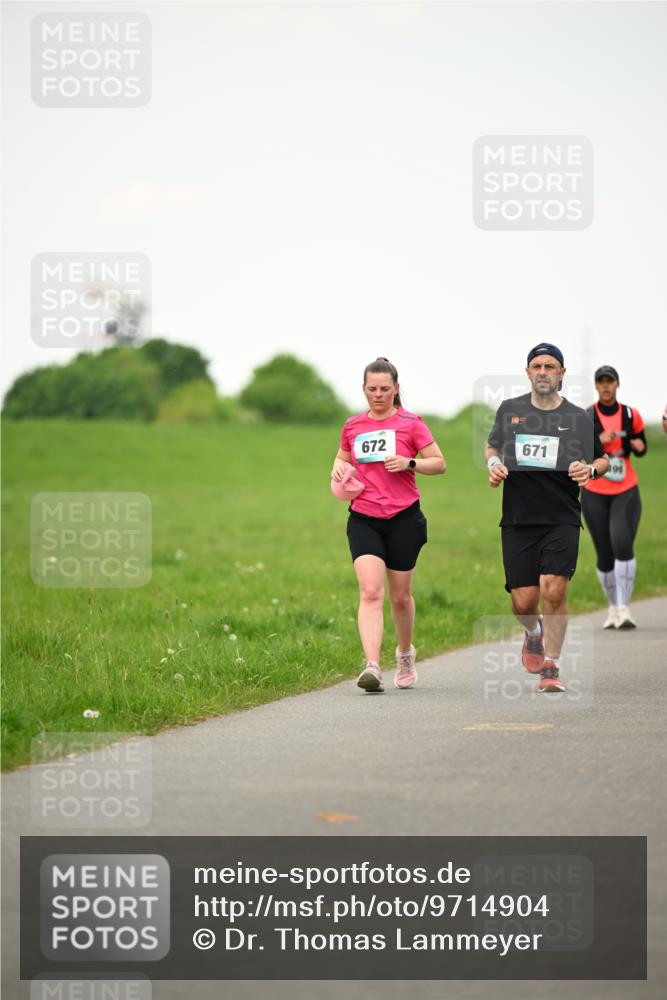 10.05.2026 - 8. Wedeler Halbmarathon Dr. Thomas Lammeyer http://msf.ph/oto/9714904 10.05.2026 12:24:11 Laufen 672, 671, 194 meine-sportfotos.de