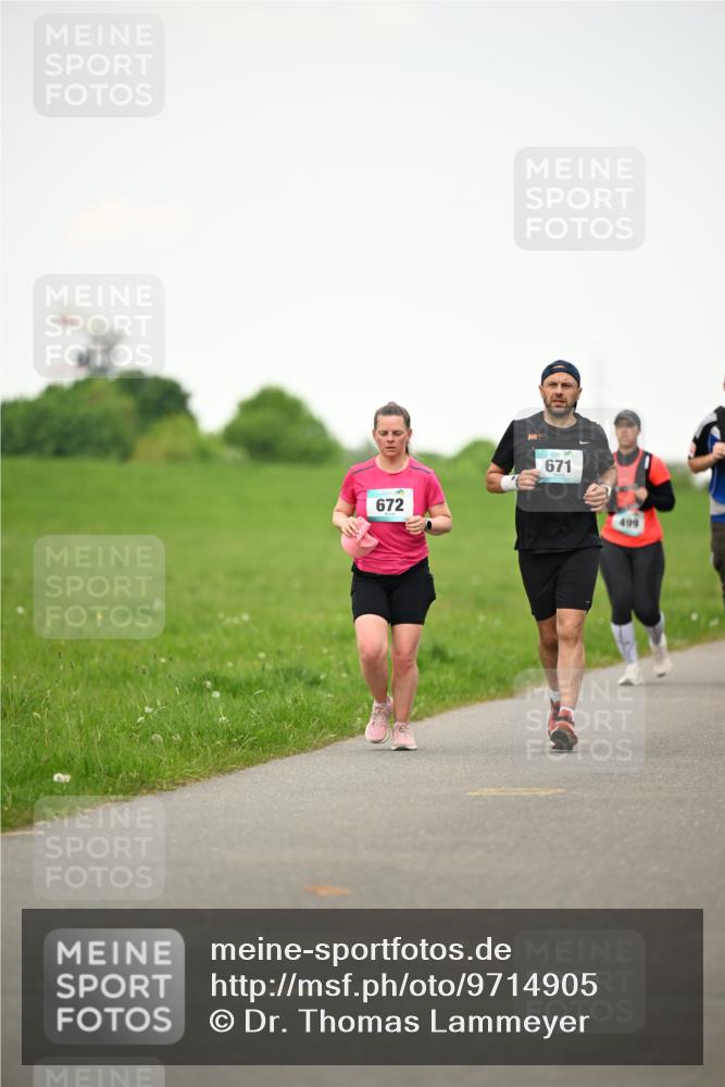 10.05.2026 - 8. Wedeler Halbmarathon Dr. Thomas Lammeyer http://msf.ph/oto/9714905 10.05.2026 12:24:11 Laufen 672, 671, 499 meine-sportfotos.de
