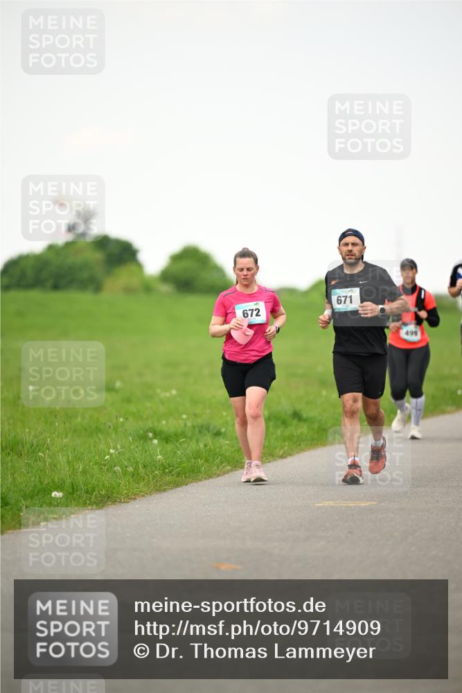 10.05.2026 - 8. Wedeler Halbmarathon Dr. Thomas Lammeyer http://msf.ph/oto/9714909 10.05.2026 12:24:11 Laufen 672, 671, 499 meine-sportfotos.de