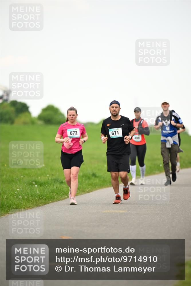 10.05.2026 - 8. Wedeler Halbmarathon Dr. Thomas Lammeyer http://msf.ph/oto/9714910 10.05.2026 12:24:11 Laufen 672, 671, 499 meine-sportfotos.de