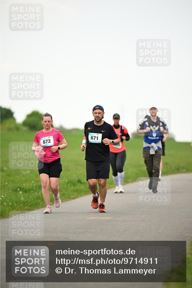 10.05.2026 - 8. Wedeler Halbmarathon Dr. Thomas Lammeyer http://msf.ph/oto/9714911 10.05.2026 12:24:12 Laufen 671, 672 meine-sportfotos.de