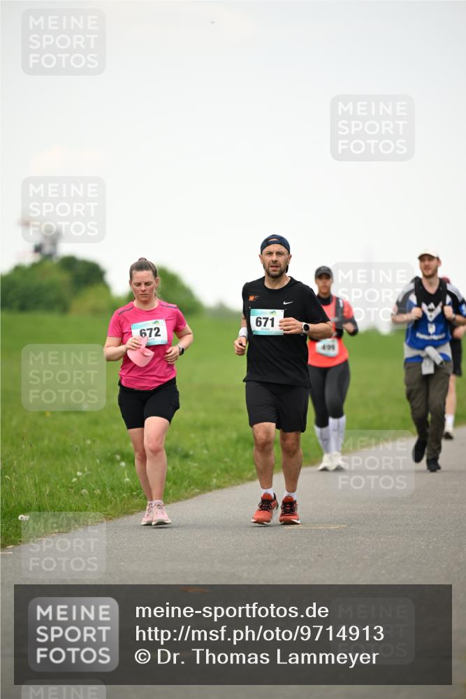 10.05.2026 - 8. Wedeler Halbmarathon Dr. Thomas Lammeyer http://msf.ph/oto/9714913 10.05.2026 12:24:13 Laufen 672, 671, 405 meine-sportfotos.de