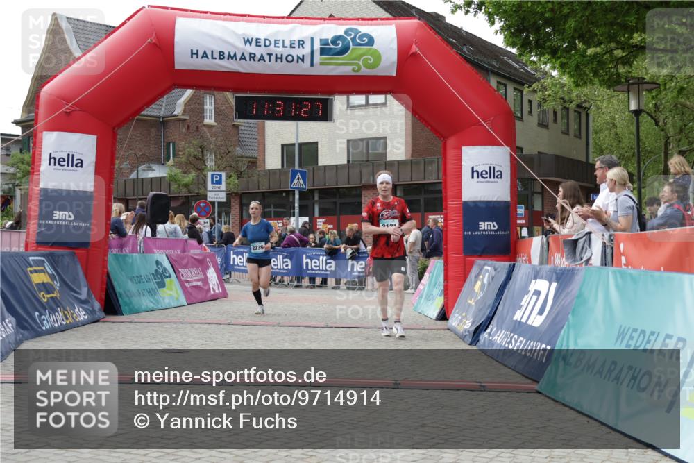 10.05.2026 - 8. Wedeler Halbmarathon Yannick Fuchs http://msf.ph/oto/9714914 10.05.2026 11:31:26 Ziel 2121, 2239 meine-sportfotos.de