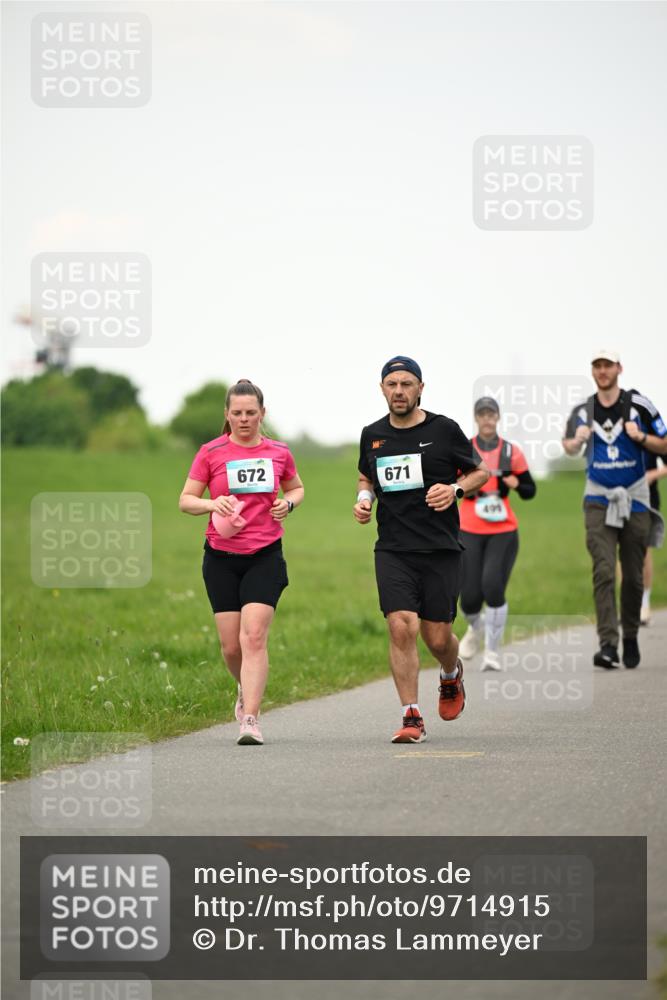 10.05.2026 - 8. Wedeler Halbmarathon Dr. Thomas Lammeyer http://msf.ph/oto/9714915 10.05.2026 12:24:12 Laufen 672, 671, 495 meine-sportfotos.de
