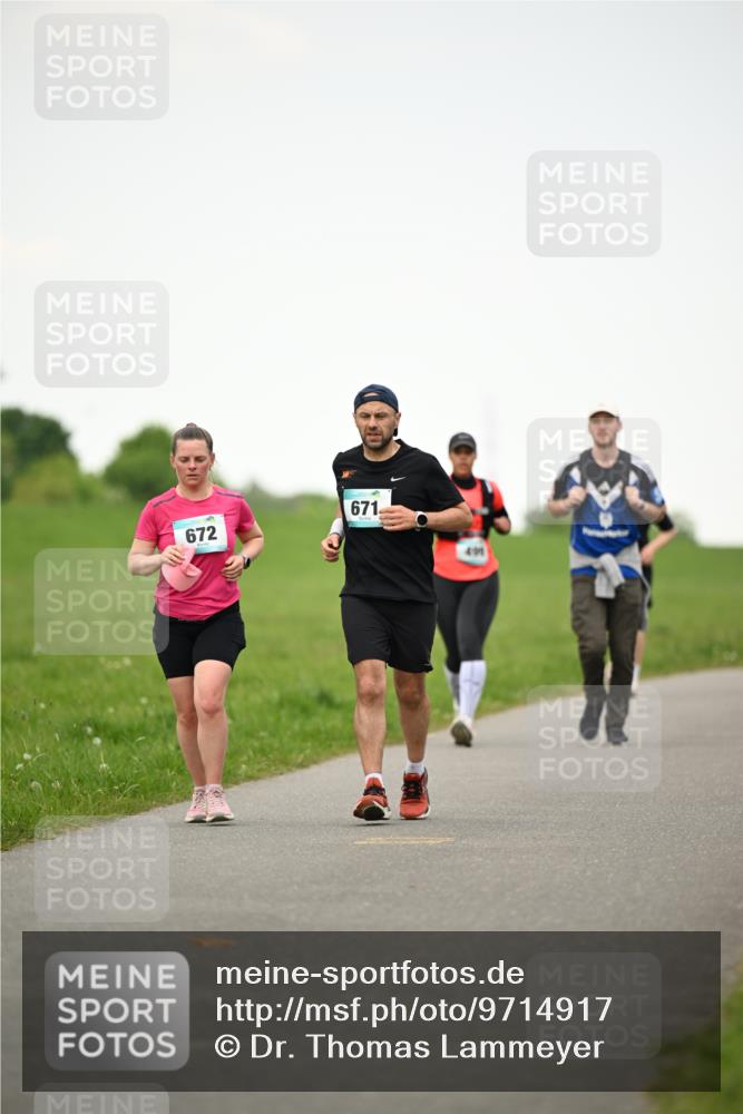 10.05.2026 - 8. Wedeler Halbmarathon Dr. Thomas Lammeyer http://msf.ph/oto/9714917 10.05.2026 12:24:12 Laufen 671, 672 meine-sportfotos.de