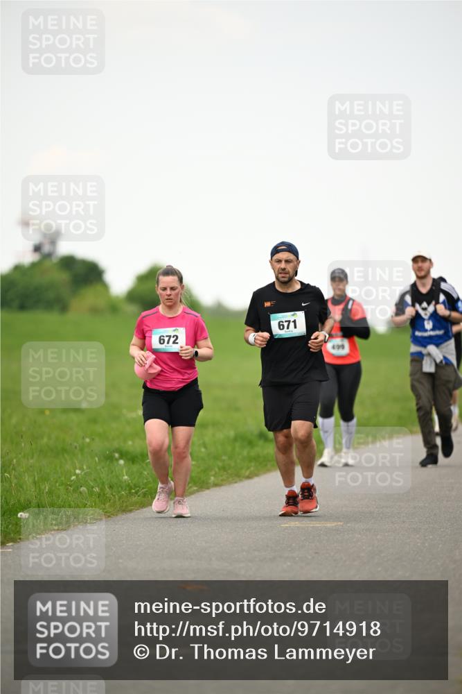 10.05.2026 - 8. Wedeler Halbmarathon Dr. Thomas Lammeyer http://msf.ph/oto/9714918 10.05.2026 12:24:12 Laufen 672, 671, 409 meine-sportfotos.de
