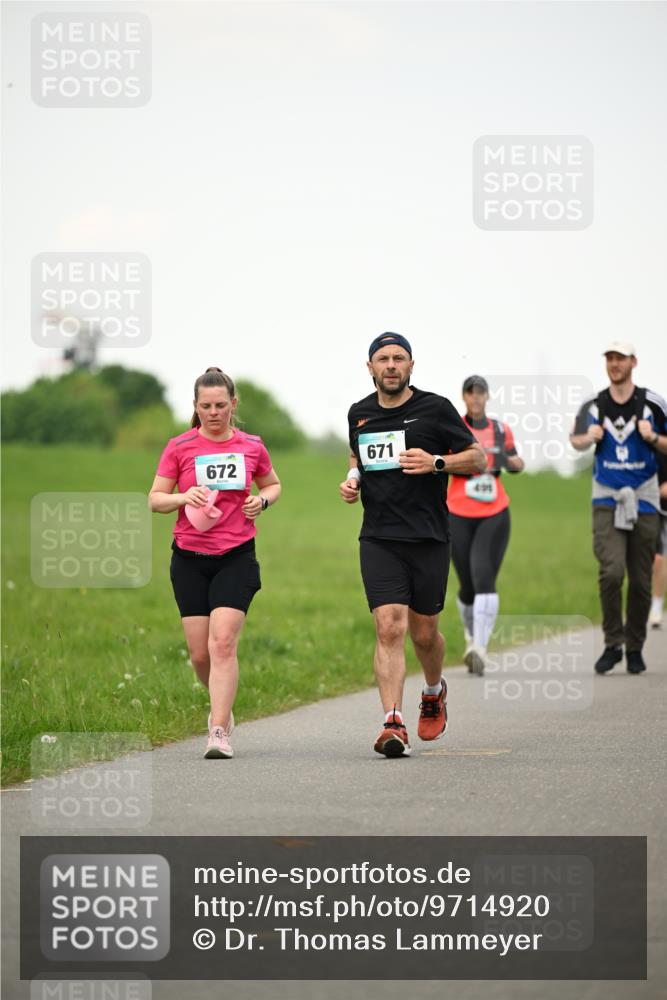 10.05.2026 - 8. Wedeler Halbmarathon Dr. Thomas Lammeyer http://msf.ph/oto/9714920 10.05.2026 12:24:13 Laufen 672, 671, 405 meine-sportfotos.de