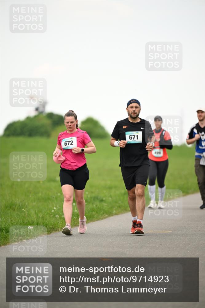 10.05.2026 - 8. Wedeler Halbmarathon Dr. Thomas Lammeyer http://msf.ph/oto/9714923 10.05.2026 12:24:13 Laufen 671, 672 meine-sportfotos.de