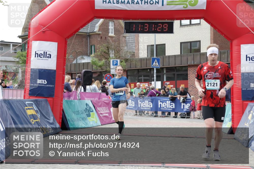 10.05.2026 - 8. Wedeler Halbmarathon Yannick Fuchs http://msf.ph/oto/9714924 10.05.2026 11:31:27 Ziel 2121, 2239 meine-sportfotos.de