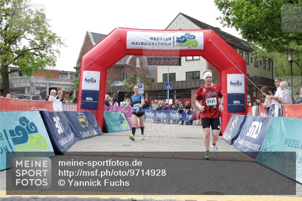 10.05.2026 - 8. Wedeler Halbmarathon Yannick Fuchs http://msf.ph/oto/9714928 10.05.2026 11:31:27 Ziel 2121, 2239 meine-sportfotos.de