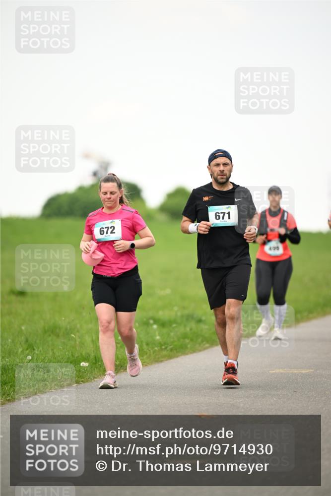 10.05.2026 - 8. Wedeler Halbmarathon Dr. Thomas Lammeyer http://msf.ph/oto/9714930 10.05.2026 12:24:14 Laufen 672, 671, 405 meine-sportfotos.de